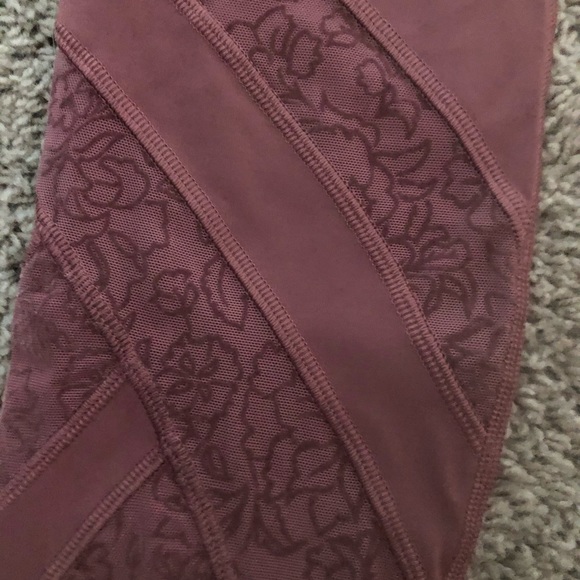 Lululemon rose coloured pants, size 8 - Picture 4 of 4